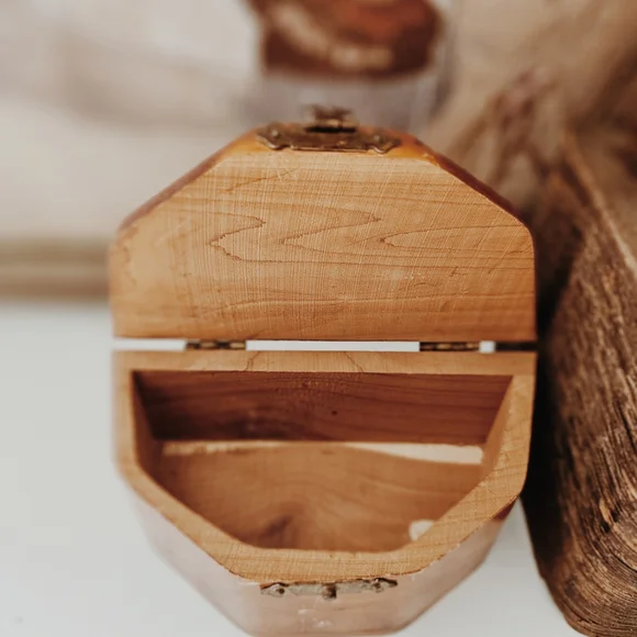 Vintage Wooden Trinket Box - Picture 6 of 8